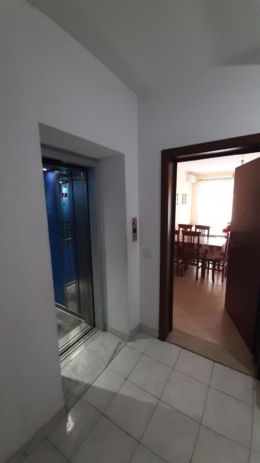 Meni'S Family Apartament Sarandë Eksteriør billede